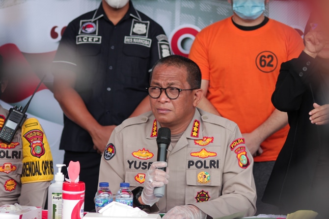 Kabid Humas Polda Metro Jaya Kombes. Pol. Yusri Yunus saat gelar rilis oleh Polres Metro Pelabuhan Tanjung Priok, Senin (8/2/2020). Artis dangdut Ridho Rhoma kembali berurusan dengan kasus narkoba. Ridho Rhoma ditangkap atas penyalahgunaan narkoba berjen - Image