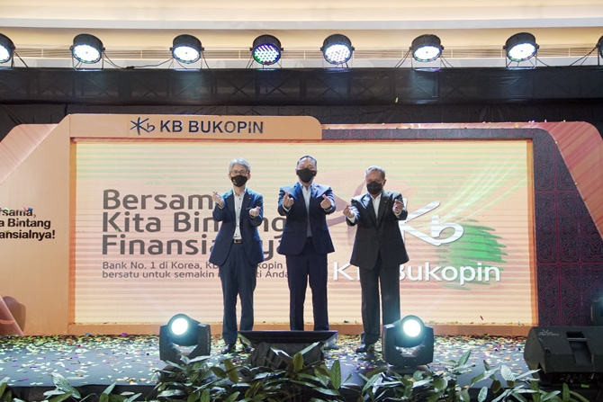 Customer gathering KB Bukopin bersama nasabah prioritas dihadiri oleh President Director KB Bukopin Rivan A. Purwantono dan Chief Risk Officer, Jong Hwan Han selaku perwakilan direksi KB Bukopin, serta Independent Vice President Commisioner, Sapto Amal Da - Image