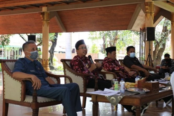 Bupati Sidoarjo Ahmad Muhdlor Ali saat rapat evaluasi pagu indikatif wilayah kecamatan (PIWK) di pendopo Delta Wibawa, Selasa (30/3). Pemkab Sidoarjo/Antara - Image
