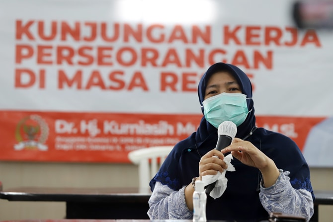 Anggota Komisi IX DPR RI Fraksi PKS, Kurniasih Mufidayati memberikan pemaparan terkait beberapa hal kondisi pandemi Covid-19 saat kunjungan kerja di masa reses di Jakarta, Sabtu (6/3/2021). Pandemi Covid-19 yang tak kunjung mereda meski telah setahun, Kur - Image