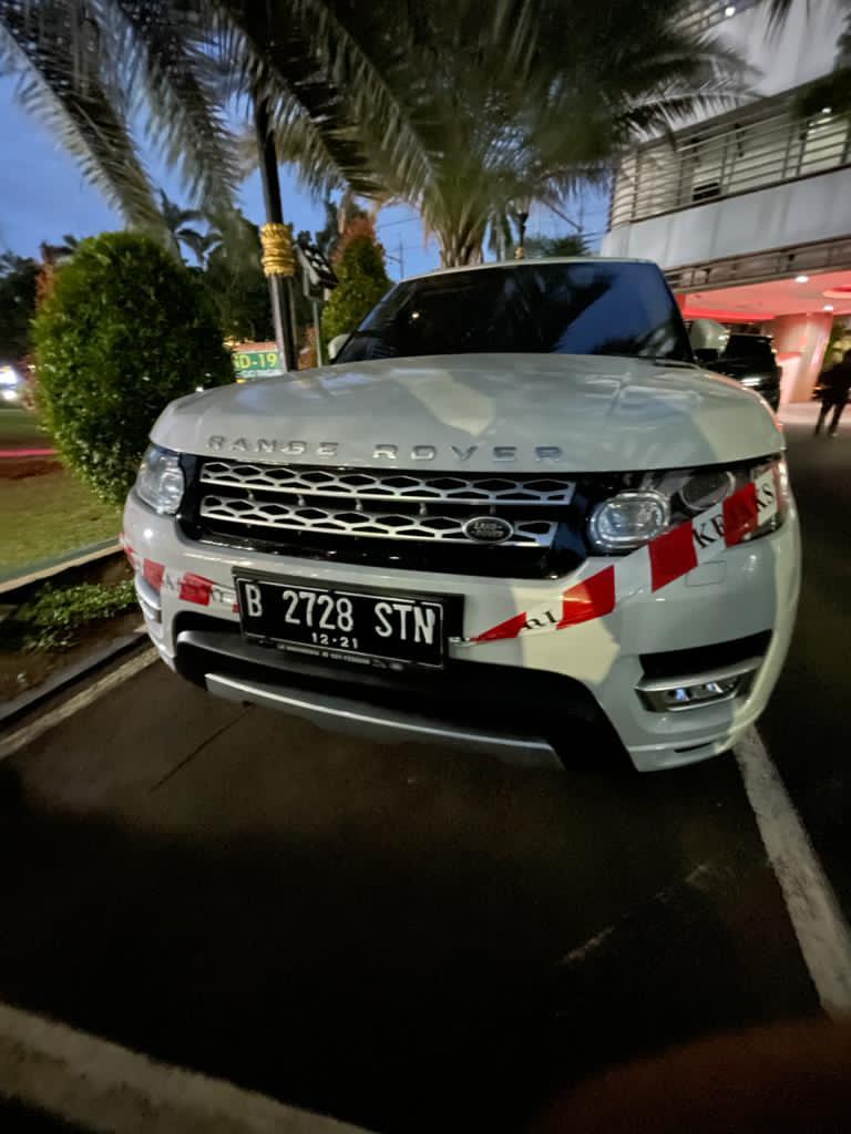 Land Rover Range Rover Sport 3.0 ini disita Kejagung dari mantan pejabat ASABRI. Foto: Kejagung for JawaPos.com - Image