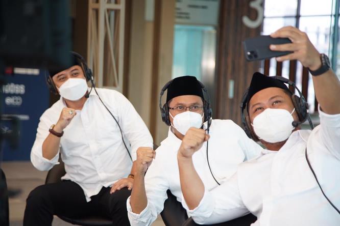 Wali Kota Eri Cahyadi (kiri) bersama Bupati Sidoarjo Ahmad Muhdlor Ali dan Bupati Gresik Fandi Akhmad. Humas Pemkot Surabaya - Image