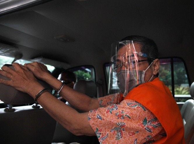 antan Kepala Badan Pengembangan dan Pemberdayaan Sumber Daya Manusia Kementerian Kesehatan Bambang Giatno Rahardjo terdakwa kasus dugaan korupsi pengadaan peralatan kesehatan dan laboratorium RS Tropik Infeksi di Universitas Airlangga (Unair) tahap I dan - Image
