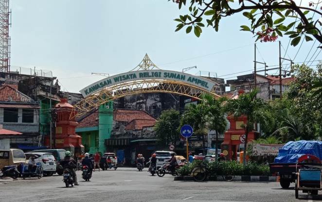 Pintu masuk kawasan wisata religi Sunan Ampel Surabaya. Izzatun Najibah/JawaPos.com - Image