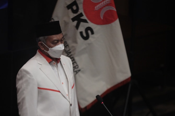 Ketua Umum Partai Demokrat (PD) Agus Harimurti Yudhoyono bersama dengan Presiden Partai Keadilan Sejahtera (PKS) Ahmad Syaikhu di kantor DPP Partai Demokrat, Jakarta, Kamis (22/4/2021). Pertemuan tersebut merupakan silaturahmi antara kedua Parpol sekaligu - Image
