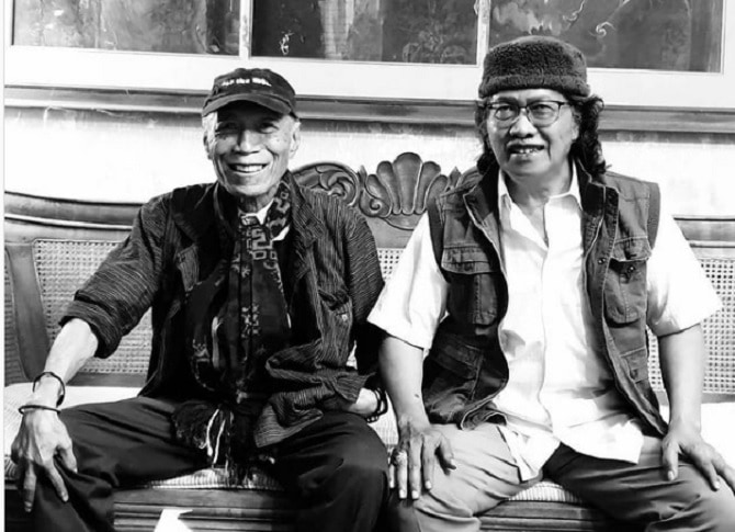 Mendiang Umbu Landu Paranggi (kiri) bersama Cak Nun. Umbu Landu Paranggi meninggal dunia pada Selasa (6/4) dini hari WITA (Instagram gamelankiaikanjeng) - Image