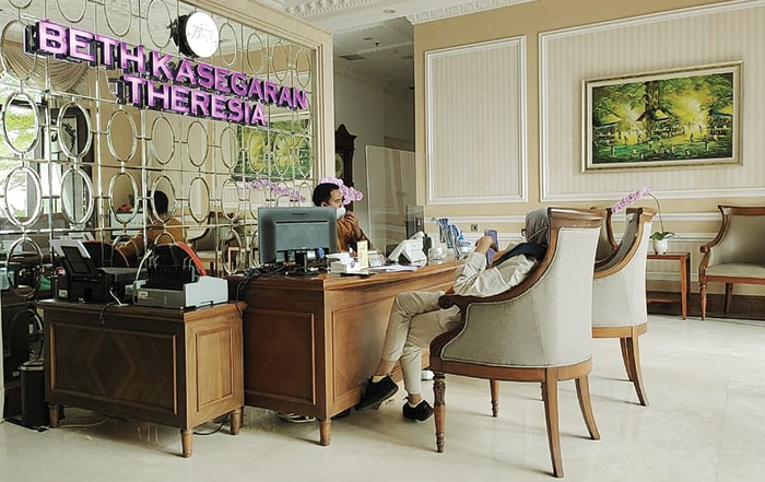 MAKIN LARIS: Sejak menjadi lokasi syuting Ikatan Cinta, okupansi Hotel Beth Kasegaran Theresia, Bogor, meningkat. (IMAM HUSEIN/JAWA POS) - Image