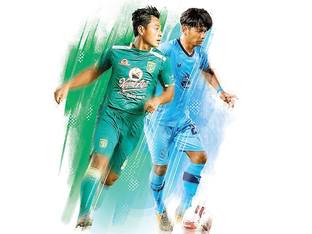 Samsul Arif (Persebaya) -Riyatno Abiyono (Persela). (ANGGER BONDAN/JAWA POS) - Image
