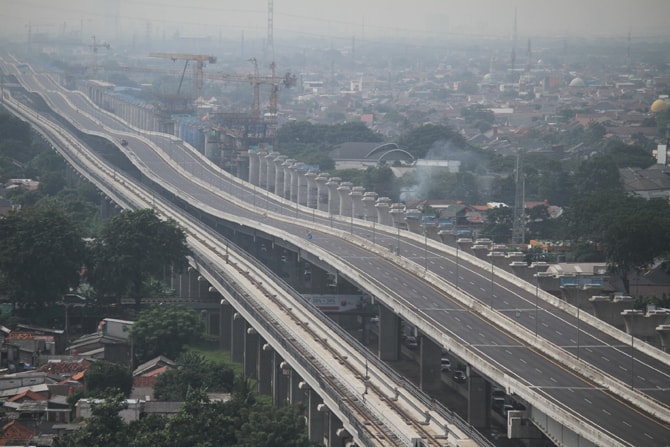 Suasana ruas tol layang MBZ (Mohamed Bin Zayed) yang kosong di Bekasi, Jawa Barat, Kamis (6/5/2021). Korlantas Polri melakukan penutupan sementara akses jalan Tol Layang MBZ untuk mendukung kebijakan larangan mudik yang ditetapkan Pemerintah pada tanggal - Image