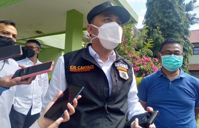 Wali Kota Surabaya Eri Cahyadi meninjau Rumah Sakit Asrama Haji Surabaya. Rafika Yahya/Jawapos.com - Image