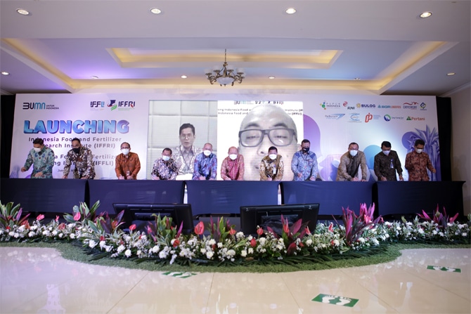 Sebanyak 11 Direksi dari perusahaan BUMN Klaster Pangan dan Pupuk sepakat berkolaborasi membentuk “Learning & Research Institute” di Jakarta, Rabu (16/6). - Image
