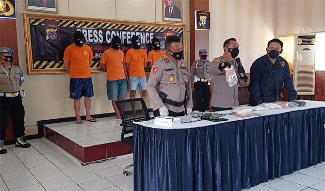 Jajaran Satresnarkoba Polres Sleman berhasil membongkar sindikat narkoba jenis sabu-sabu jaringan internasional asal China yang masuk ke Jogjakarta. (DWI AGUS/RADAR JOGJA) - Image