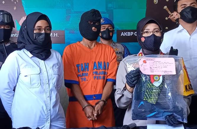 Barang bukti yang ditemukan petugas Polres Tanjung Perak. Adil Adam Irsyadi/JawaPos.com - Image