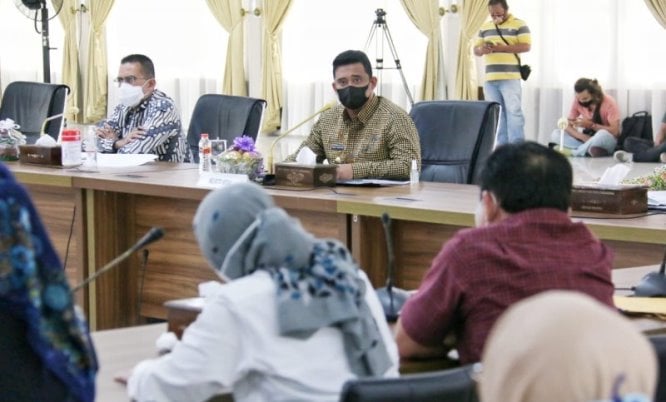 Wali Kota Medan Bobby Nasution ketika mengikuti rapat koordinasi persiapan pembelajaran tatap muka. Antara - Image