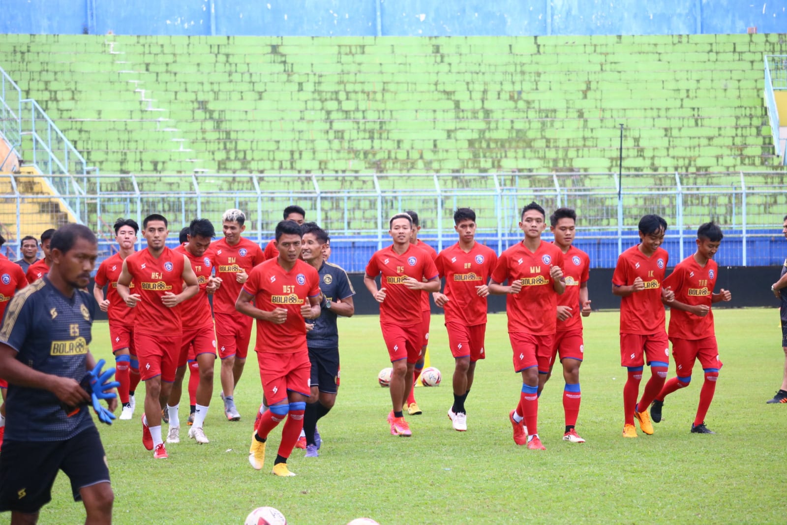 Arema FC berlatih di Stadion Gajayana, Malang. - Image
