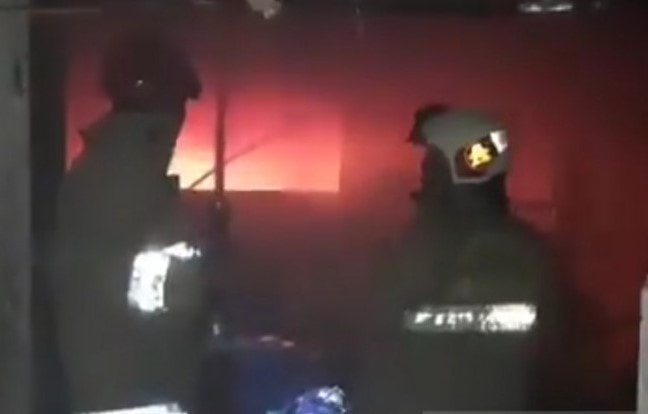 Kebakaran terjadi di Kantor BPOM, Jalan Percetakan Negara, Johar Baru, Jakarta Pusat, Minggu (18/7) malam. Laeis - Image