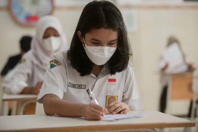 Uji coba PTM terbatas di SMPN 1 Surabaya. Alfian Rizal/JawaPos - Image