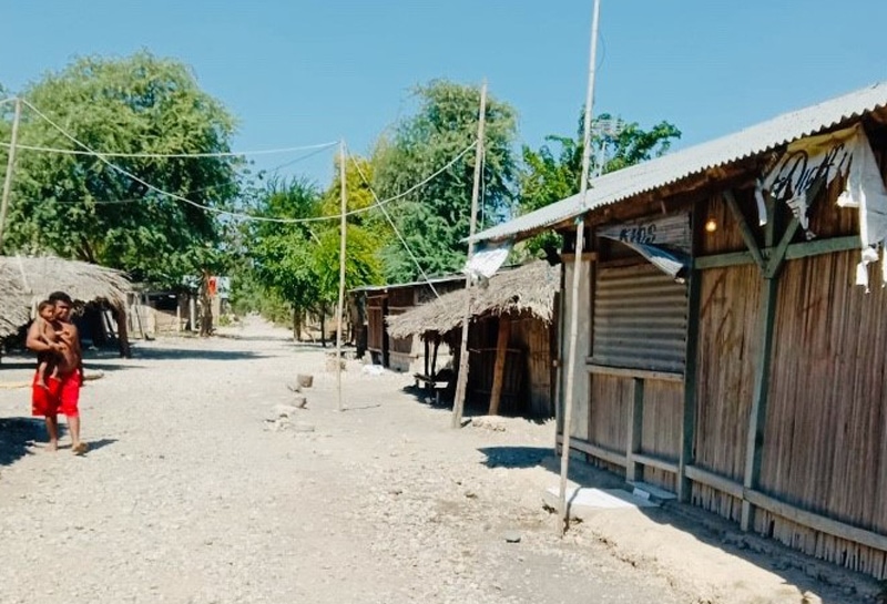 MENUNTUT HAK: Kamp Tuapukan di Desa Oebelo, Kupang Tengah, NTT. (RISNO PAKUR FOR JAWA POS) - Image