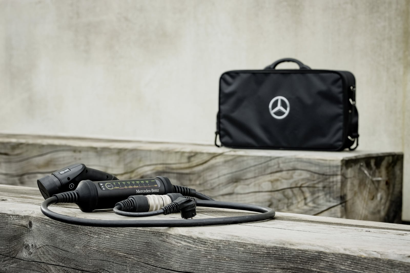 Power bank mobil listrik dari Mercedes-Benz. (Istimewa). - Image