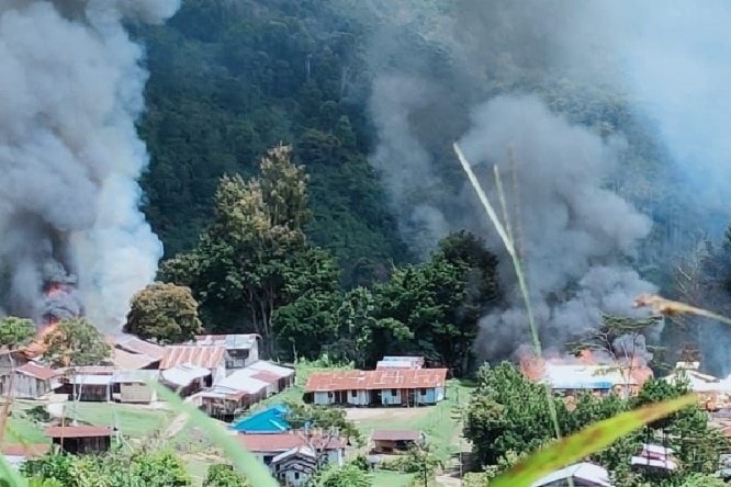 KKB membakar sejumlah fasilitas umum di Kabupaten Pegunungan Bintang, Papua. Antara - Image