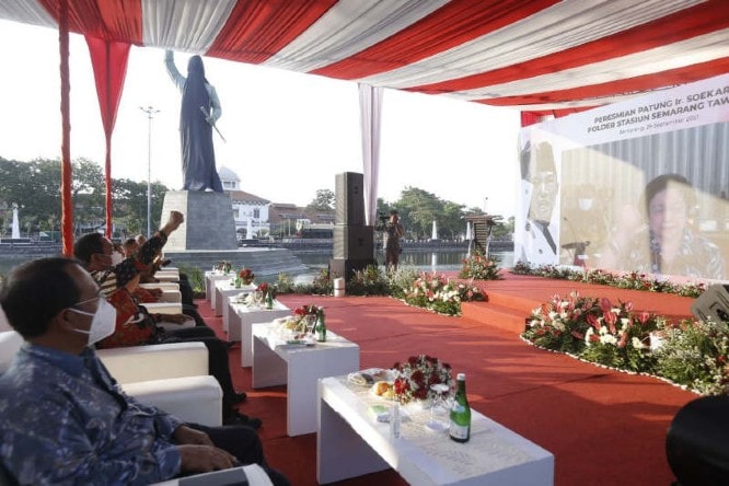 Peresmian patung Bung Karno di tengah polder Stasiun Tawang Semarang. Humas Pemkot Semarang/Antara - Image