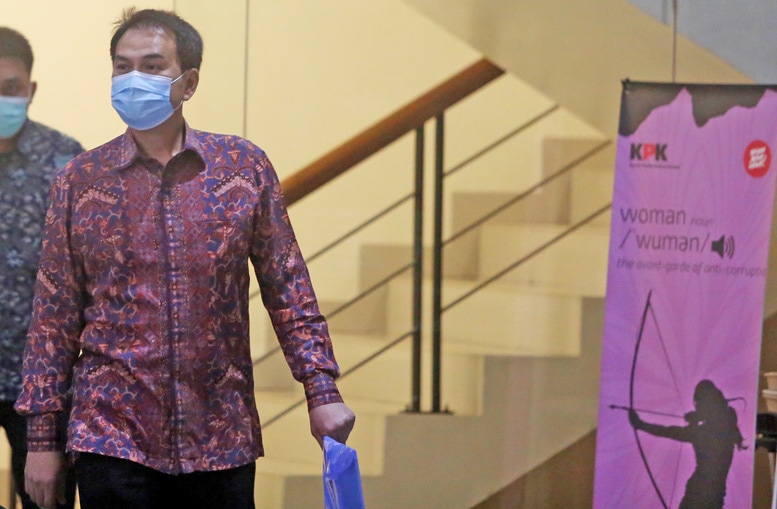 Wakil Ketua DPR RI Azis Syamsuddin berjalan meninggalkan Gedung Merah Putih KPK usai menjalani pemeriksaan di Jakarta, Rabu (9/6/2021). Azis Syamsuddin diperiksa sebagai saksi terkait kasus dugaan suap penghentian kasus yang menyeret penyidik KPK Stepanus - Image