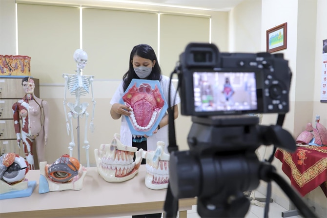 DIKEMAS KREATIF: Gloria Home Learning menggunakan berbagai metode belajar. Diantaranya flip learning dan project- based learning. Murid bisa belajar mandiri dan mendorong rasa ingin tahu. - Image