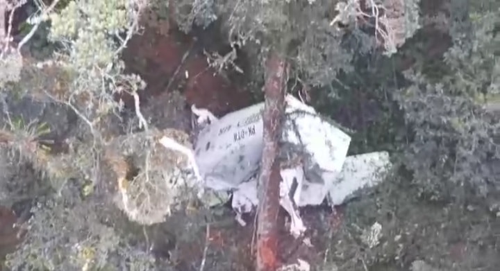 Pesawat Rimbun Air PK OTW ditemukan jatuh di area pegunungan di tengah hutan dengan kondisi parah.(Istimewa) - Image
