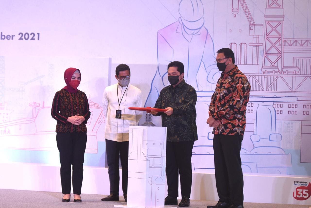 Keterangan Foto 1: Menteri BUMN Erick Thohir bersama Wakil Menteri BUMN 1 Pahala N Mansury, Komisaris Utama Pertamina Basuki Tjahaja Purnama dan Direktur Utama Pertamina Nicke Widyawati melakukan peresmian secara simbolis saat acara “Peresmian Subholding - Image