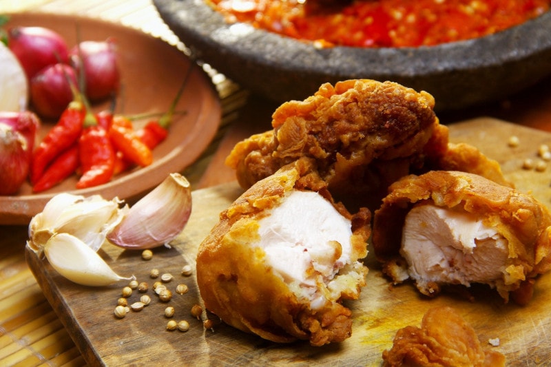 Ilustrasi ayam goreng tepung yang renyah di bagian luar namun lembut di bagian dalam. (ANTARA/HO/Pexels) - Image
