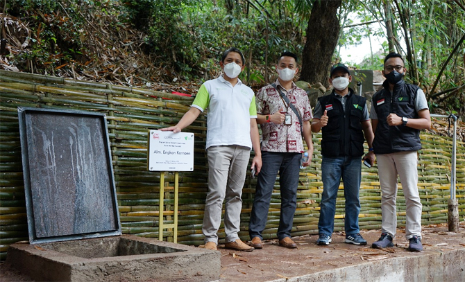 Generali Indonesia (PT Asuransi Jiwa Generali Indonesia) bersama Dompet Dhuafa membangun MCK pengembangan pipanisasi wakaf air bersih untuk membantu masyarakat Desa Cupang, Kecamatan Gempol, Kabupaten Cirebon. (Dompet Dhuafa for JawaPos.com) - Image