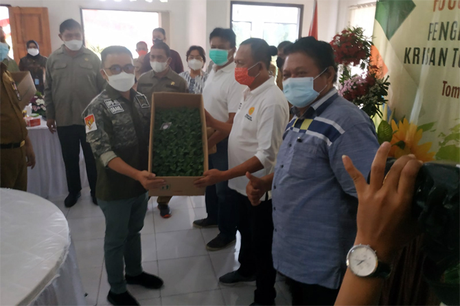 FGD yang berlangsung di Show Window Kakaskasen Tomohon, Senin (18/10) bertemakan - Image