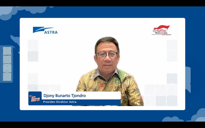 Presiden Direktur Astra Djony Bunarto Tjondro memberikan sambutan pada acara awarding 12th SATU Indonesia Awards 2021 yang diadakan secara virtual (28/10). - Image