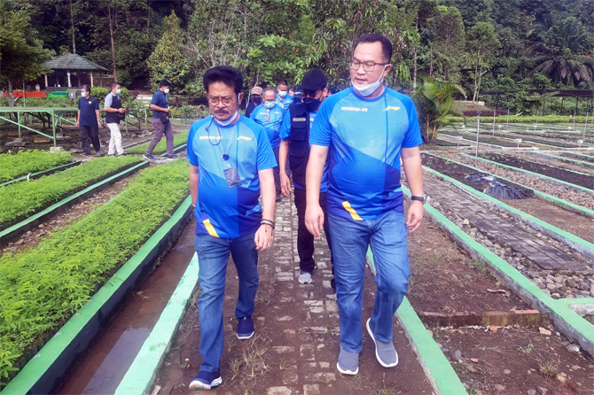 Kementan Syahrul Yasin Limpo bersama Rektor IPB Arif Satria. (Kementan for JawaPos.com) - Image