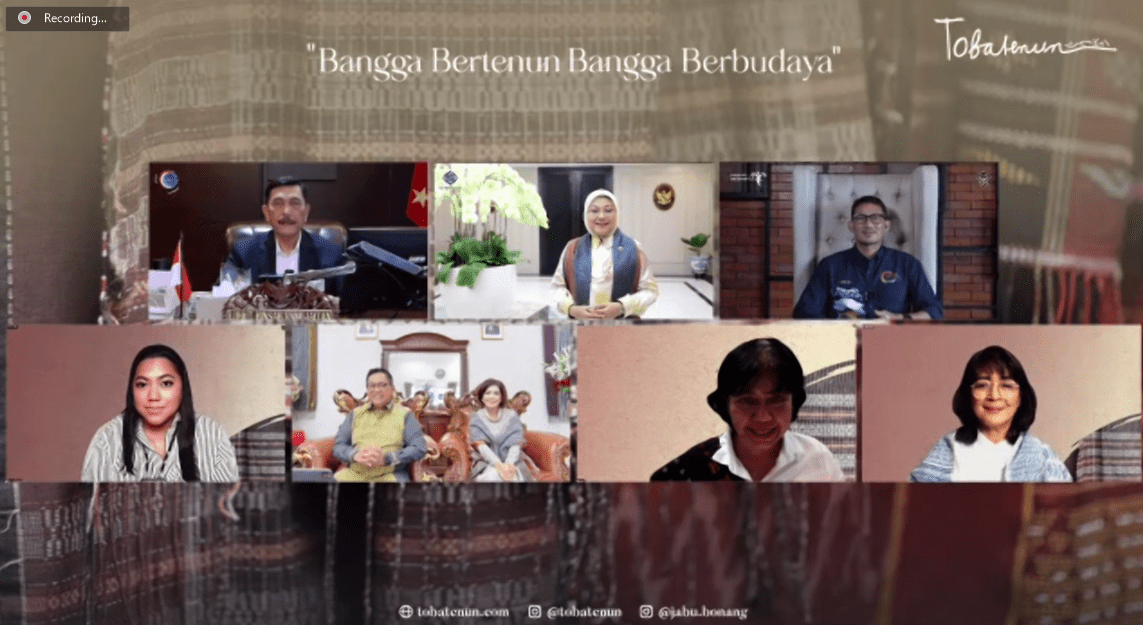Memperingati Hari Ulos Nasional 2021 pada 17 Oktober, sebanyak 45 komunitas unjuk gigi dalam Tenun Fashion Week. (Zoom) - Image