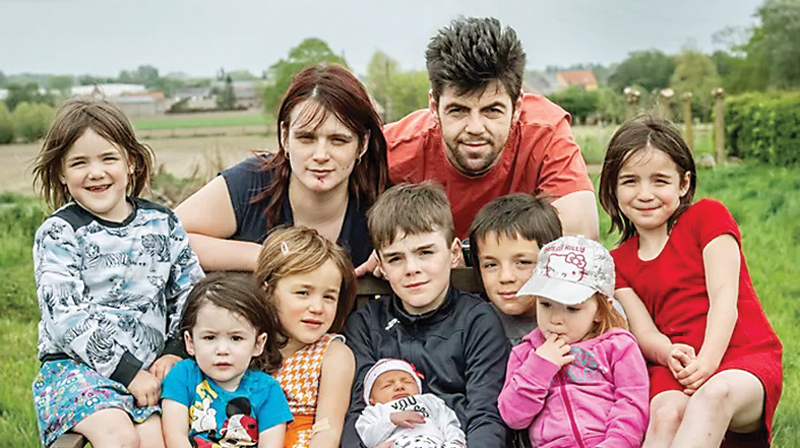 12 anak kakak beradik memiliki nama dengan AEXL di Belgia. (hln.be) - Image