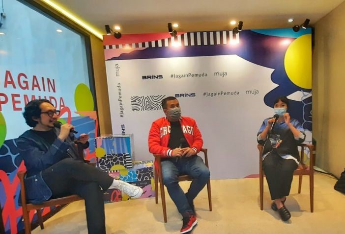 Drifter profeisonal bersama dengan tamu lainnya di acara BRINS Coffee Talk - Image