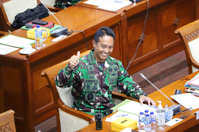 KSAD Jenderal Andika Perkasa saat menjalani uji kelayakan dan kepatutan (fit and proper test) dengan komisi I DPR RI di Komplek Parlemen, Senayan, Jakarta, Sabtu (6/11/2021). Presiden Joko Widodo mengusulkan calon tunggal KSAD Andika Perkasa sebagai calo - Image