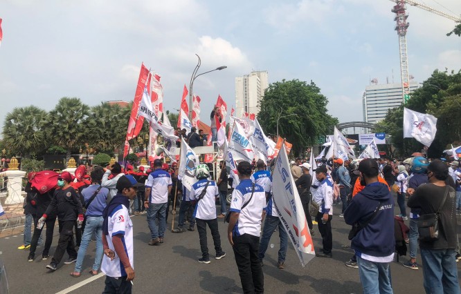 Suasana demonstrasi di Gedung Negara Grahadi. Rafika Yahya/Jawaos.com - Image