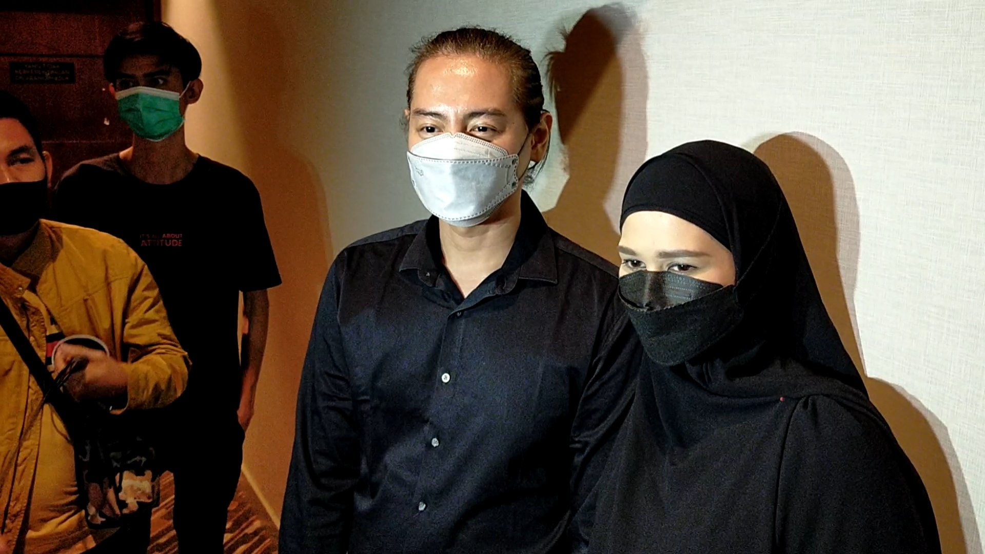 Cut Meyriska dan Roger Danuarta. Abdul Rahman/JawaPos.com - Image