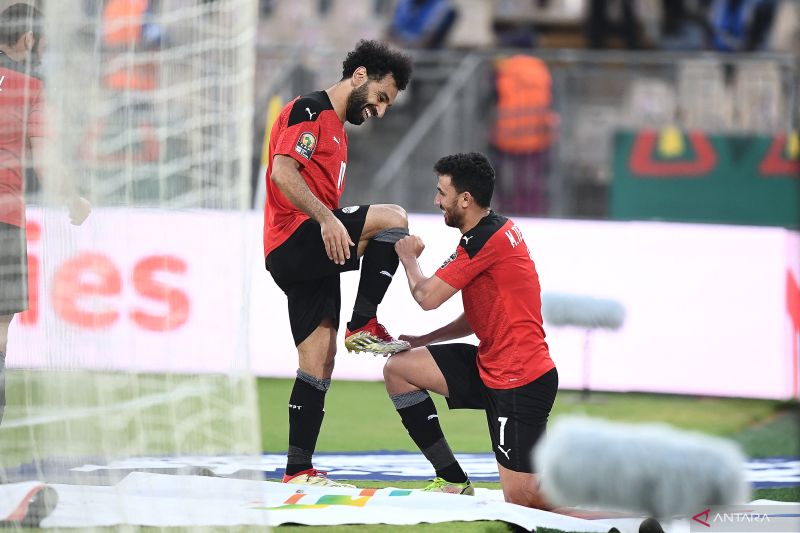 Mohamed Salah (kiri) dan Mahmoud