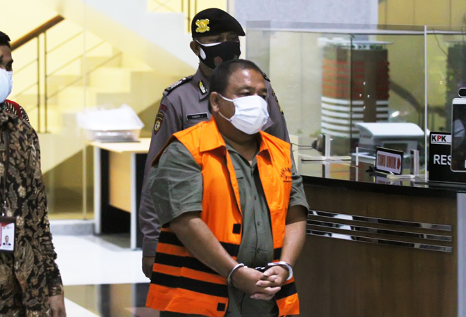 Bupati Langkat, Terbit Rencana Perangin Angin ditetapkan sebagai tersangka suap, Jakarta Kamis (20/1/2022). KPK menetapkan Bupati Langkat Terbit Perangin Angin sebagai tersangka suap penerimaan hadiah atau janji terkait pekerjaan proyek di Kabupaten Lang - Image