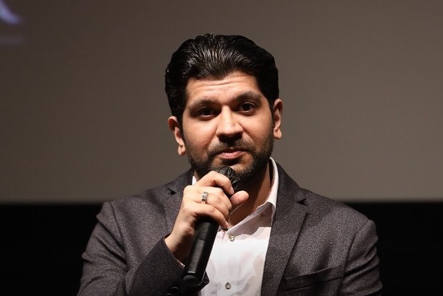 Dheeraj Kalwani mengakui adanya kesalahan dari timnya sehingga mengakibatkan kesalahan pada materi promo film Dosen Ghaib. (Istimewa) - Image
