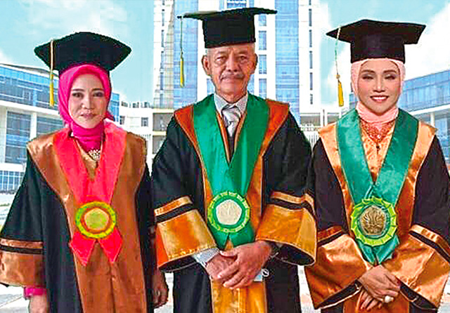Prof Supari Muslim, Guru Besar Unesa & Kedua Putrinya yang Guru Besar