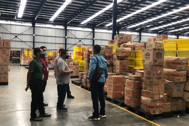 Polda Sumut bersama Satgas Pangan Provinsi Sumut temukan gudang peyimpanan minyak goreng di Kabupaten Deli Serdang dengan jumlah besar. Antara - Image