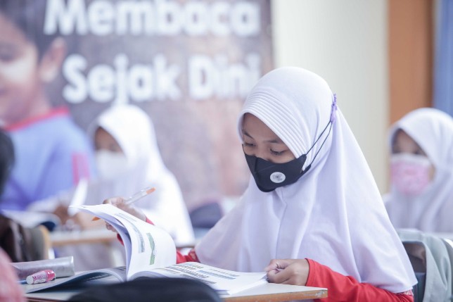 Pelajar mengikuti PTM. Alfian Rizal/JawaPos - Image