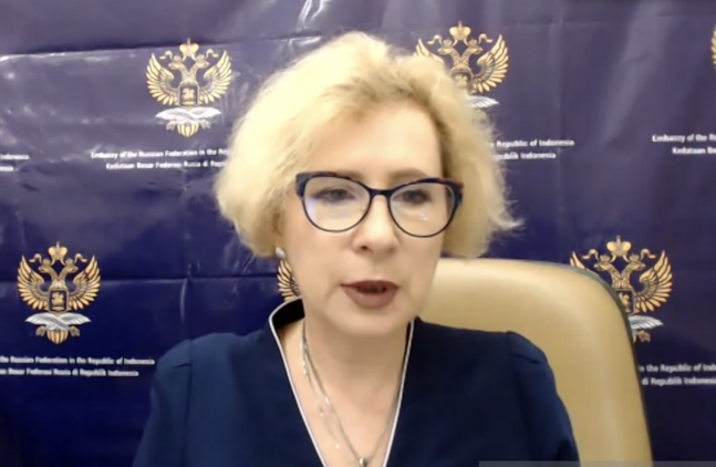 Tangkapan layar Duta Besar Federasi Rusia untuk Indonesia, Lyudmila Vorobieva, dalam konferensi pers yang digelar dari Jakarta, Rabu (28/4/2021). (ANTARA/Aria Cindyara) - Image
