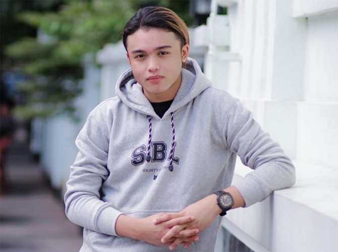 Restu terjun ke dunia tarik suara mengikuti jejak ayahnya, penyanyi Charly Van Houten./istimewa - Image