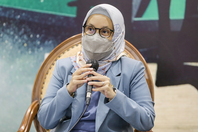 Anggota DPR Fraksi PDI-P Riezky Aprilia menyampaikan paparannya dalam diskusi forum legislasi di Gedung Nusantara I Senayan, Jakarta, Selasa (22/3/22). Diskusi membahas mengenai RUU Tindak Pidana Kekerasan Seksual (TPKS) yang akan segera disahkan oleh DPR - Image