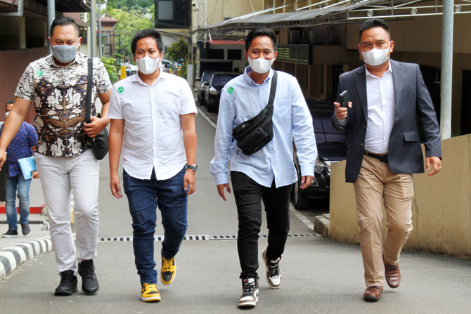 Doni Salmanan tiba untuk memenuhi panggilan Bareskrim Polri, Jakarta, Selasa (8/3/2022). Doni Salmanan hari ini mendatangi Bareskrim Polri untuk pemeriksaan terkait kasus platform Quotex. Doni juga diduga melakukan penipuan dan tindak pidana pencucian uan - Image